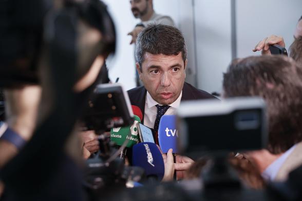 Carlos Mazón ha dit que es fa càrrec del dia d'ahir i no deixa de pensar-hi (EFE/Ana Escobar)