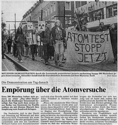 Zeitungsausschnitt Badische Zeitung 07.09.1995, Foto mit einem Demozug "Atomtest Stopp Jetzt" und der Schlagzeile "Empörung über die Atomversuche"