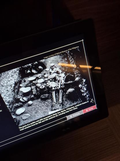 The grave of a mother and child excavated in #SantaAna, Manila, Philippines, contained dozens of trade ceramics from the 13th and 14th centuries AD, Including many from China