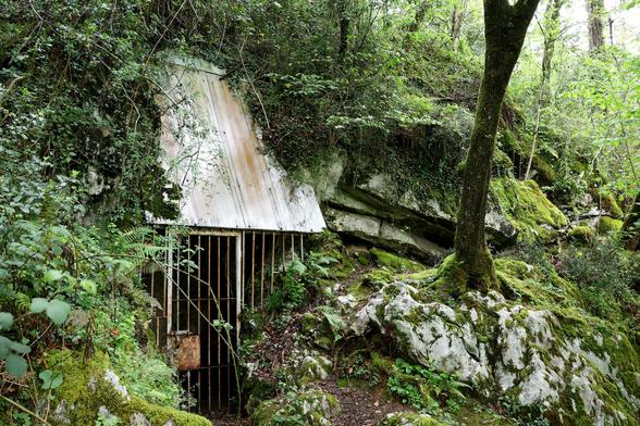 Entrée véritable grotte Ekain