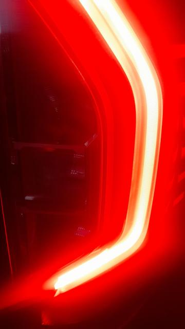 Un trait de lumière rouge type néon.