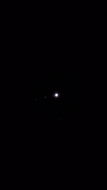 Image from s50 - Jupiter at the center with 4 of its moons. Starting from the right to left - Io, Europa, Ganymede and Callisto. 