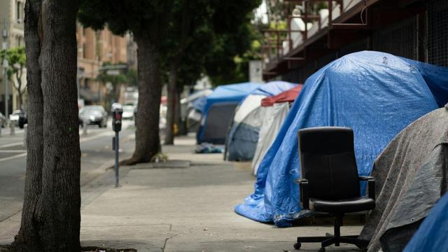 Des sans-abris dans la rue sous des tentes. À Las Vegas, San Diego ou La Nouvelle-Orléans, des politiques similaires voient le jour. 