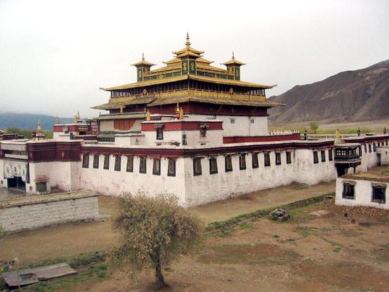 Central building of the Samye Monastery, Tibet. Source: Wikimedia Commonsꜛ (license: CC BY-SA 2.0)