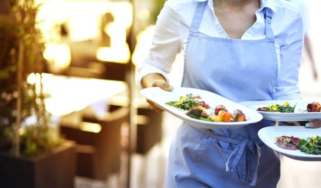 L'atur ha pujat sobretot en el sector serveis (iStock)