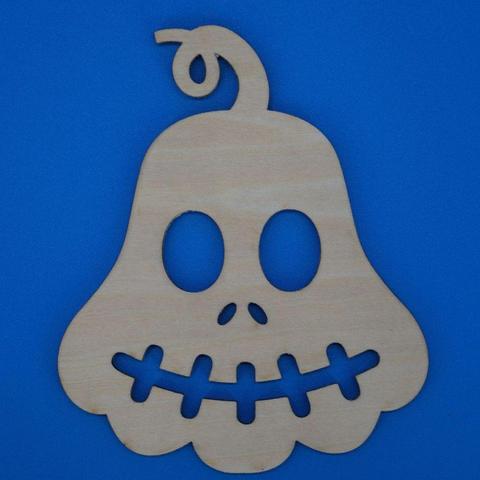 Birnenförmige Holzfigur mit ausdrucksstarkem Gesicht – lasergeschnitten, auf blauem Hintergrund.