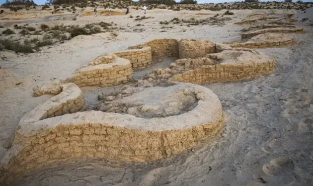 Arqueólogos revelaram a descoberta de uma fortaleza no Egito, descrita em Êxodo, em sítio arqueológico no norte do deserto do Sinai. Foto: Divulgação/Ministério do Turismo e Antiguidades do Egito
