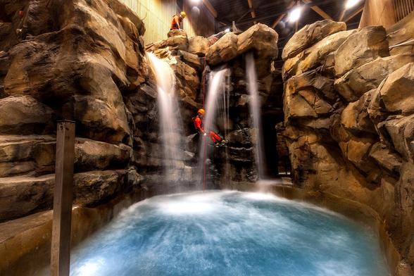 Artificial rocks; transformation into immersive spaces
Whether it's sea caves, volcanic landscapes, cliffs or some typical tropical formation, the design defines the work.