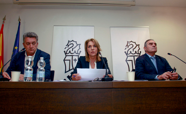 D'esquerra a dreta, Vicente Martínez Mus, Susana Camarero i Francisco José Gan Pampols, en la roda de premsa posterior a la reunió del govern valencià (EFE/Pep Morell)