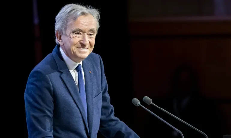 Le milliardaire anti-écolo Bernard Arnault achète « Challenges » et deux journaux scientifiques