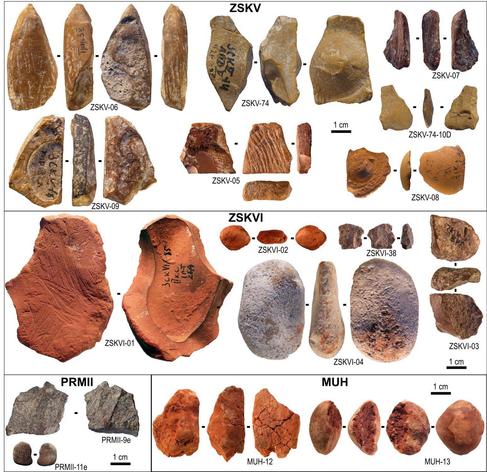 Présentation des nombreux fragments d'ocre découverts sur des sites néandertaliens en Crimée (Ukraine)