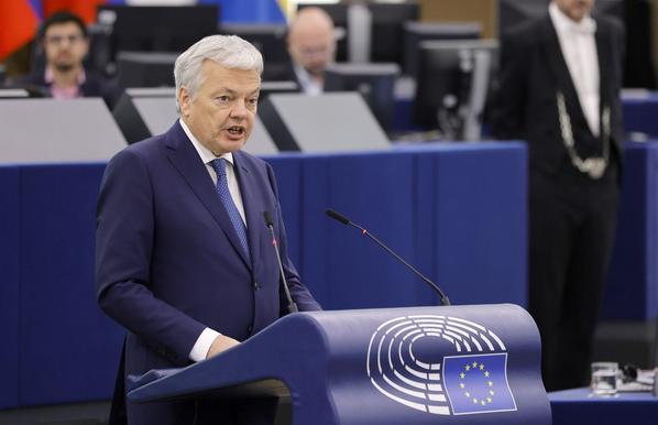 L'excomissari europeu de Justícia Didier Reynders, durant un debat al Parlament Europeu sobre l'amnistia dels líders independentistes (EFE/Ronald Wittek)