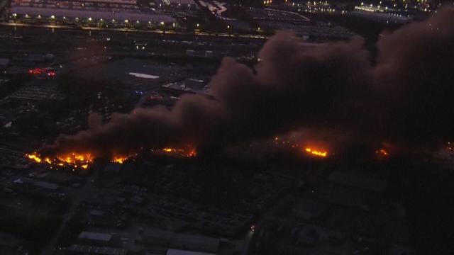 📽️ Almenys set morts en l'accident d'un avió de càrrega que s'enlairava en flames a Kentucky