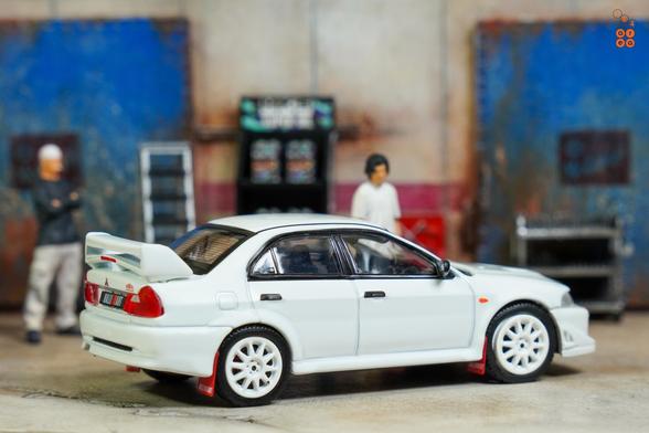 A right side of Mitsubishi Lancer RS Evolution 6, Monte Carlo Edition, Scortia White by Hobby Japan in 1:64 scale with 1:64 figures on AREA 164.