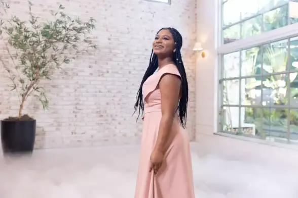 A cantora Thalita Roberta apresentou seu mais novo single, "Eu Sou", uma canção que celebra temas de identidade, fé e entrega total a Deus. Foto: Divulgação.