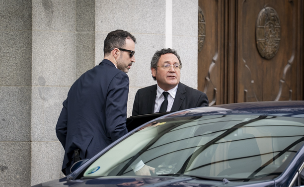 El fiscal general arribant al judici (Europa Press/A. Pérez Meca)