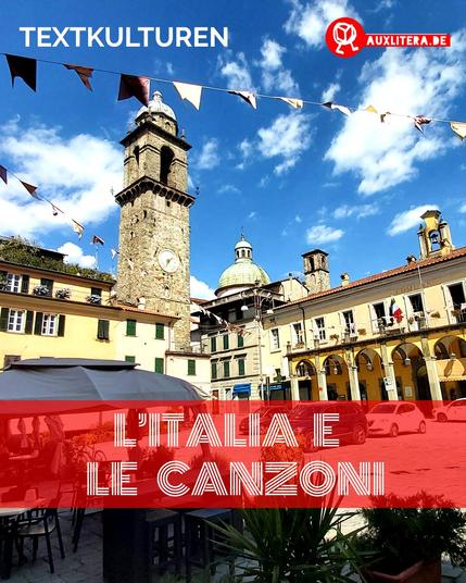 Ein Marktplatz einer kleinen italienischen Stadt. Wimpel wehen über dem Platz, Mitte links ein Kirchturm, rechts ein Säulengang.