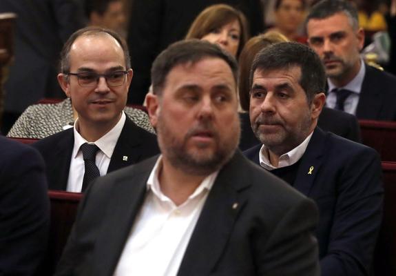 Jordi Turull, Oriol Junqueras i Jordi Sànchez durant una sessió del judici del procés, el 2019 a Madrid