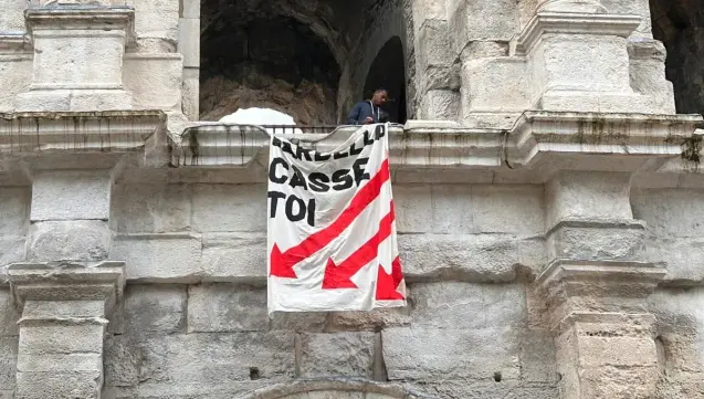 BARDELLA CASSE TOI !