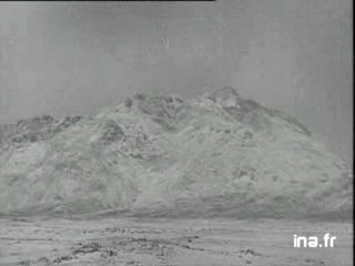 Béryls Explosion im Hoggar-Gebirge (1962). Es wird angenommen, dass Aufnahmen von Agathe stattdessen in den Nachrichten verwendet wurden, um den Atomunfall zu vertuschen.
Quelle: https://en.wikipedia.org/wiki/File:Agathe_heure_h.png