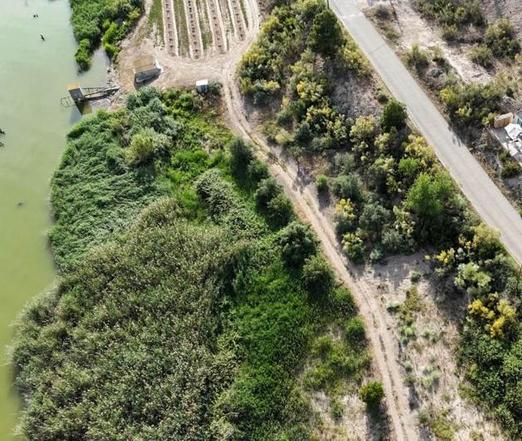 Plot of land on the Ebro River