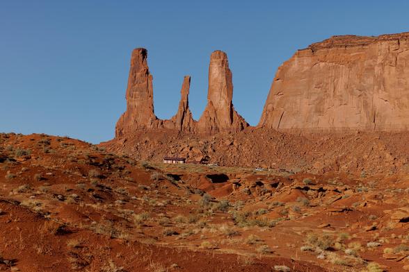 Morning light paints the desert into silence.
The Three Sisters, Monument Valley — an homage to color, balance, and the vast American West.
Blending Haas’s luminous palette with Wyeth’s meditative calm, this piece invites you to pause within the stillness of stone.
#MonumentValley #FineArtPhotography #SouthwestLandscape #ErnstHaas #AndrewWyeth #AmericanWest #DesertLight #Kodachrome #RobertNPhotographer #ArtCollector #LimitedEditionPrints #GalleryWall