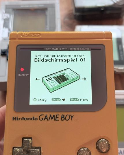 Pixel art of "Bildschirmspiel 01" gaming console.