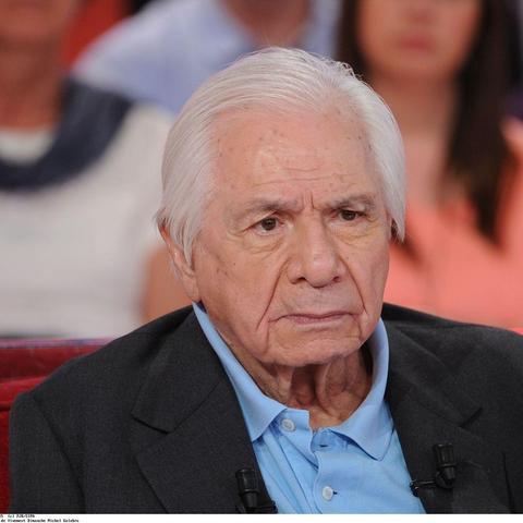 Завжди треба голосувати ...
Мішель Галабрю

Il faut toujours voter pour le candidat ...
Michel Galabru
https://buymeacoffee.com/valdeloir/rupulowura

#МішельГалабрю #політика #вибори #обіцянки #іронія
#MichelGalabru #politics #elections #promises #irony