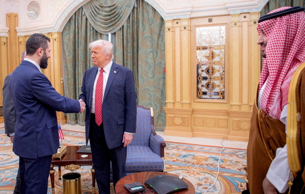 Trump i Al-Sharaa van saludar-se el mes de maig passat a Riad (Reuters)