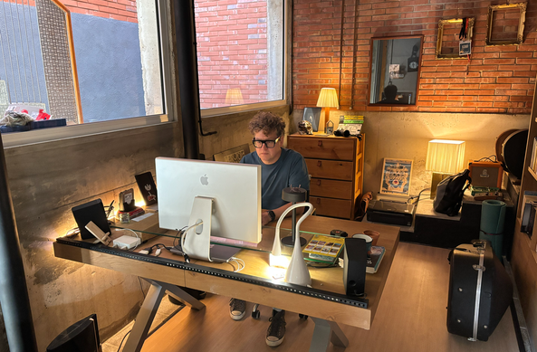 "Els mals noms" és l'òpera prima del director de la Sénia, al Montsià, Marc Ortiz Prades. El film s'ha estrenat al Festival de Cinema Europeu de Sevilla (3Catnfo)