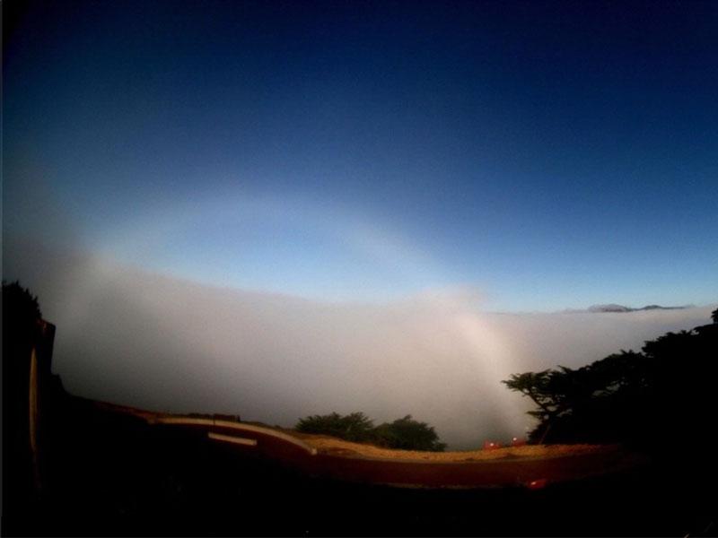 The fogbow's relative lack of colors are caused by the relatively smaller water drops. The drops active above are so small that the quantum mechanical wavelength of light becomes important and smears out colors that would be created by larger rainbow water drops acting like small prisms reflecting sunlight. The above striking image of a fogbow was taken last week with the Sun behind the photographer. Close inspection of the far right of the full image will show one of the two suspension towers of the Golden Gate Bridge in California, USA.