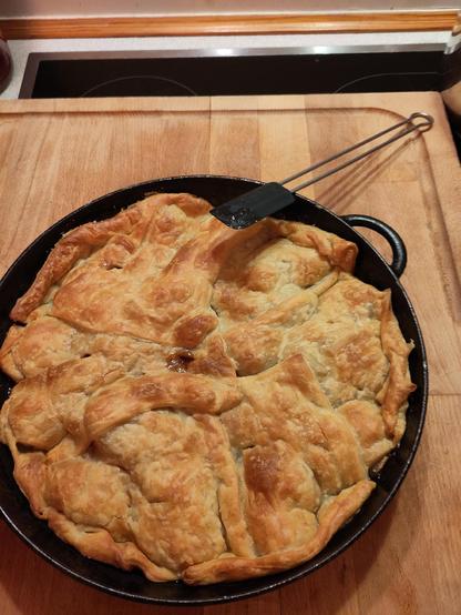 Here we go, boiling hot... 3,2,1...

Pan after baking, the pastry is now puffed and browmed