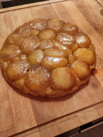 ... And flipped!! It worked!!

The apples tarte was removed from the pan and flipped upside down. Pastry is now the bottom , the apple halves in Carmel sit atop.