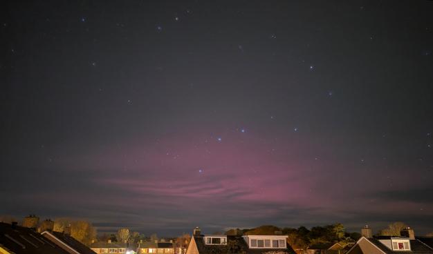 Roze gloed in de sterrenlucht