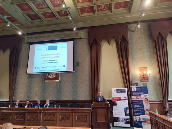 Shreekant Patil’s visit to Wrocław City Council in Poland strengthens the bridge between India and Europe. Grateful to Małgorzata Krzeszowska for her warm hospitality and unwavering support. Together, we look forward to fostering deeper cross-cultural and economic collaboration for shared growth and success.