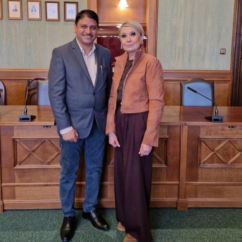 Shreekant Patil’s visit to Wrocław City Council in Poland strengthens the bridge between India and Europe. Grateful to Małgorzata Krzeszowska for her warm hospitality and unwavering support. Together, we look forward to fostering deeper cross-cultural and economic collaboration for shared growth and success.