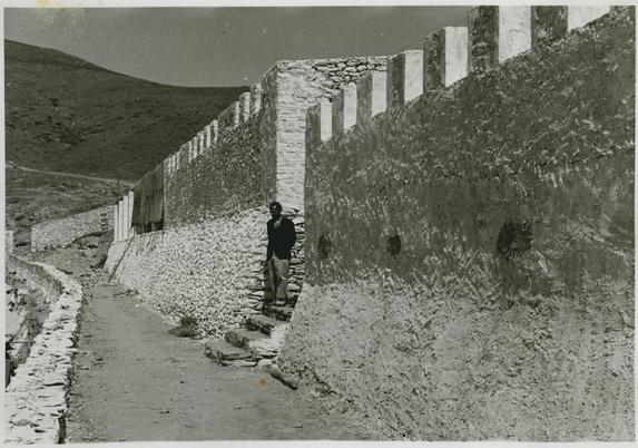 Gyaros Island of Exile - Penitentiary camp nr.5, new construction to shelter the kitchen, the showers and the laundry - ICRC V-P-HIST-E-05818.JPG 13.06.1948

