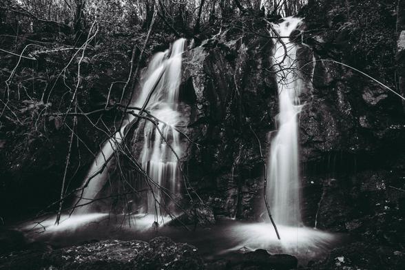Fervenza do Coto en branco e negro.