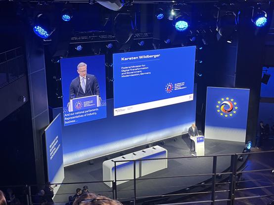 #Digitalgipfel: Digitalminister Karsten Wildberger bei seiner Rede.