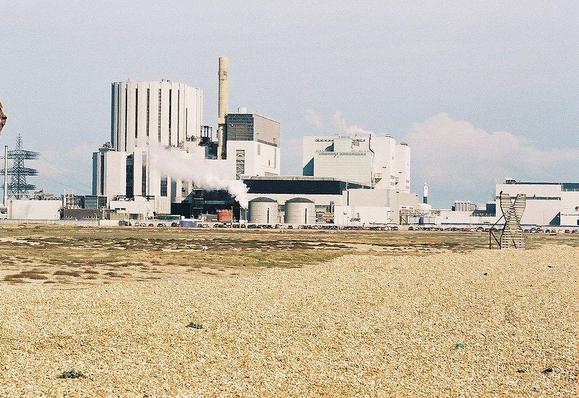 Blick auf das Kraftwerk Dungeness B in Kent, Großbritannien
Autor/Urheber: https://en.wikipedia.org/wiki/User:Sandpiper
Lizenz: Public domain
