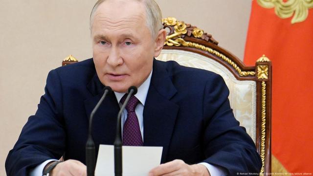 Wladimir Putin spricht bei der Sitzung des Sicherheitsrates zur nuklearen Abschreckung im Kreml (September 2024)
Quelle: Aleksei Nikolsky/Pool Sputnik Kremlin/AP/dpa/picture alliance