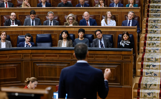 Sánchez respon a Feijóo durant la sessió de control al govern al Congrés dels Diputats (EFE/JJ. Guillén)