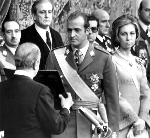 Joan Carles I jura el càrrec després de la mort de Franco (Album)