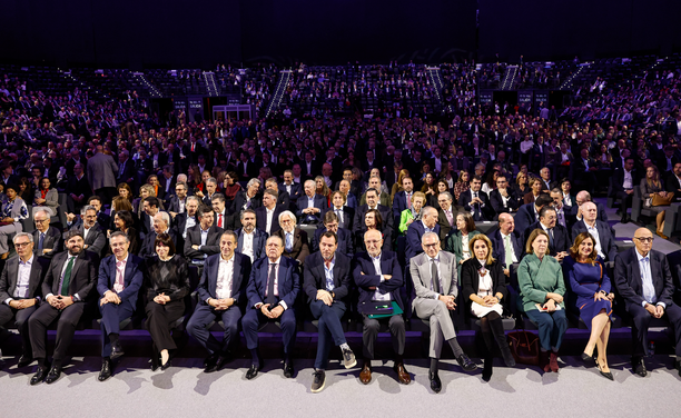 Empresaris assistents a l'acte per reclamar el corredor mediterrani, aquest dijous a València (EFE)