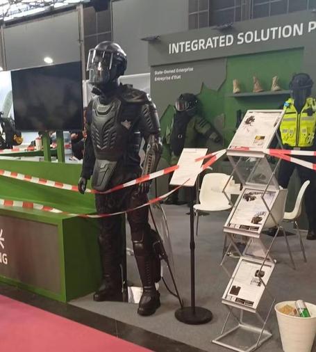 Stand de l’entreprise d'Etat chinoise dont Amnesty International et la Omega Research Foundation ont obtenu la fermeture © Amnesty International France / Salon Milipol Novembre 2025