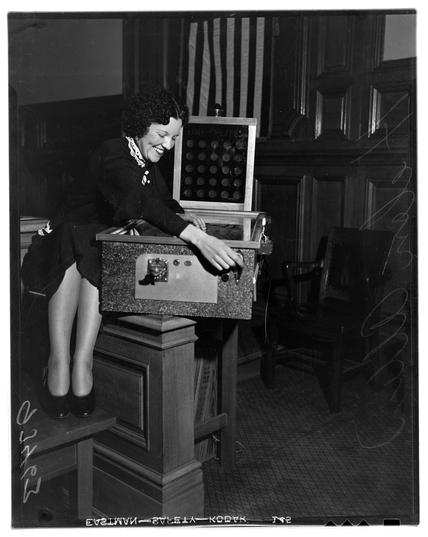 1936-04-03 Helen Allen, pinball slot machine