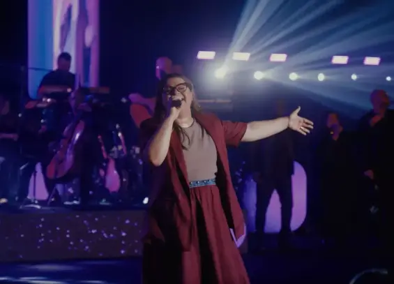 Midian Lima lançou recentemente seu mais novo single, “Novidade de Deus”, uma canção de seu projeto recém-gravado ao vivo. Foto: Divulgação.