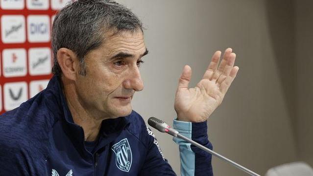 Ernesto Valverde, durant la roda de premsa d'aquest divendres (EFE)