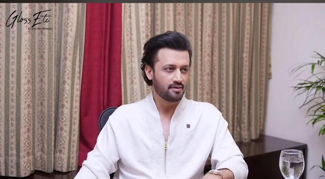 Image representative of Pakistani singer, Atif Aslam, who recently addressed claims that he charges high fees for interviews. 