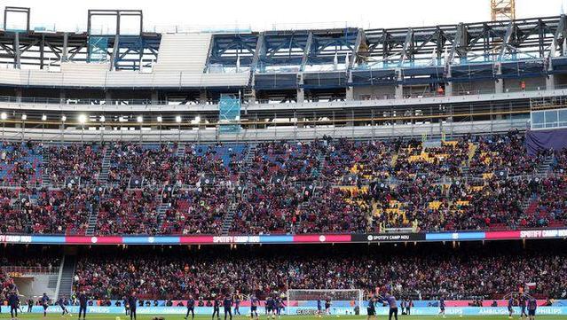 L'aspecte de la grada abans de l'inici del partit